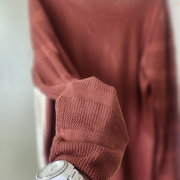 Burnt Orange top, size Lg, Brand August Silk - Picture 2 of 3